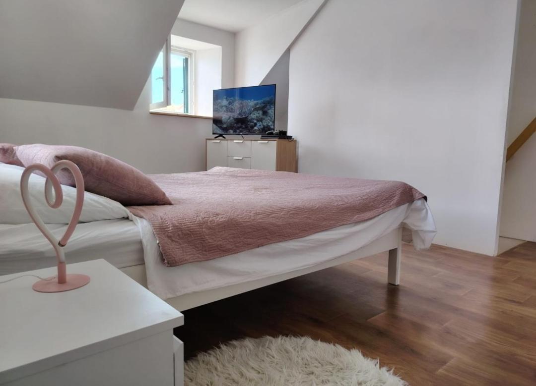 Ferienwohnung Ema Prvic Sepurine Exterior foto